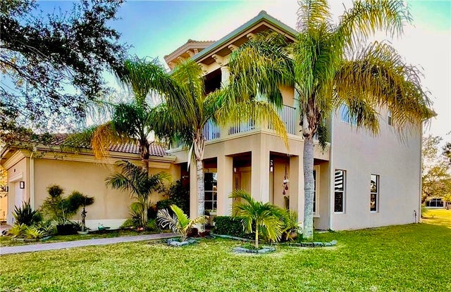 2 of 33 - 2001 Albany Terrace Sw, Vero Beach, FL