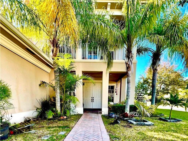 3 of 33 - 2001 Albany Terrace Sw, Vero Beach, FL