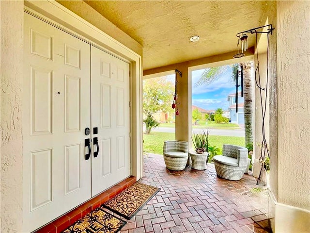 4 of 33 - 2001 Albany Terrace Sw, Vero Beach, FL