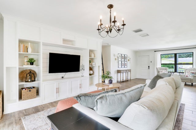 5 of 41 - 902 Oak Circle, Jupiter, FL