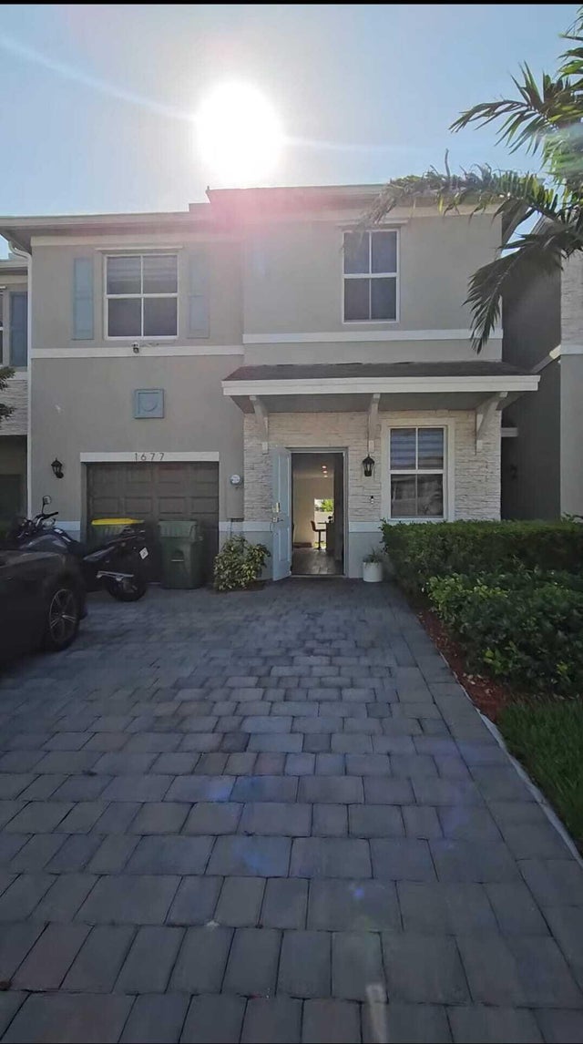 1 of 52 - 1677 Se 8th Avenue, Homestead, FL