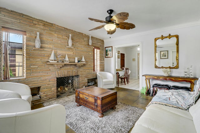 3 of 27 - 162 W 24th Street, Riviera Beach, FL