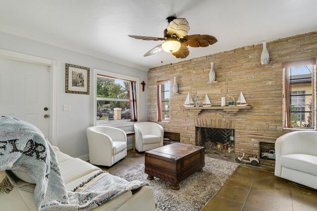 4 of 27 - 162 W 24th Street, Riviera Beach, FL