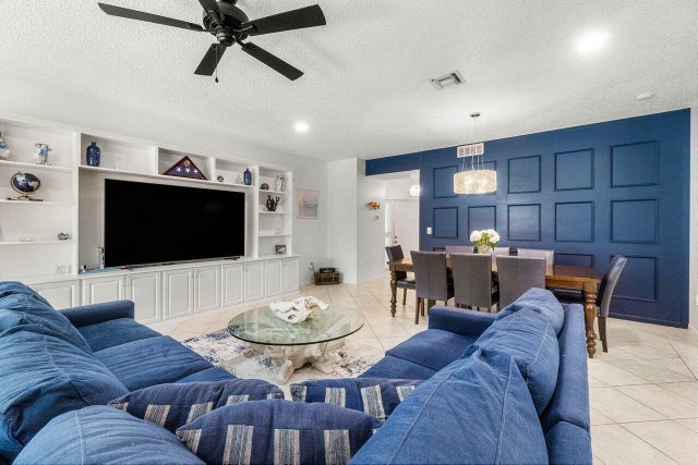 4 of 43 - 103 Half Moon Circle #e2, Hypoluxo, FL