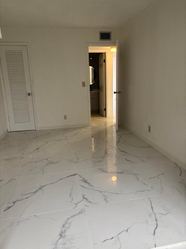 5 of 14 - 204 Salisbury I #204, West Palm Beach, FL