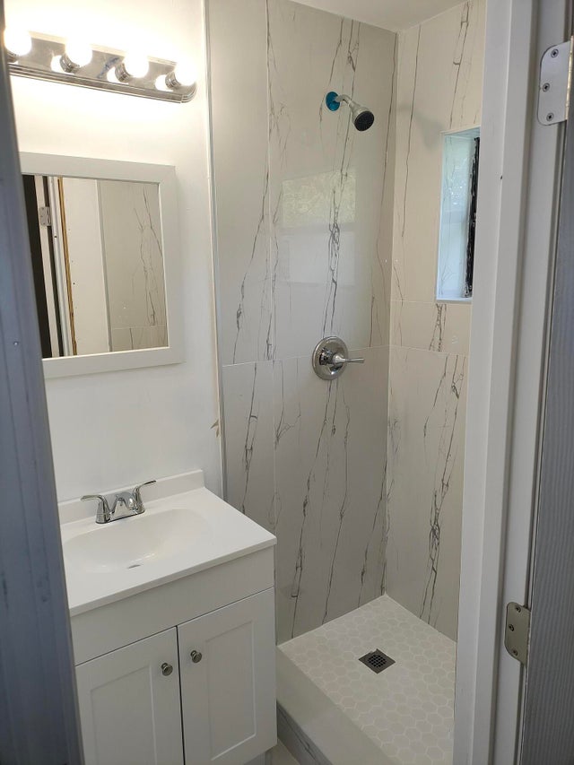 4 of 9 - 1249 Nw 18th St, Fort Lauderdale, FL