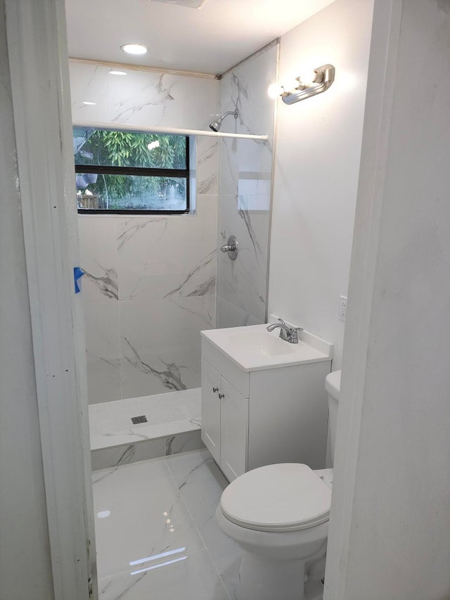 5 of 9 - 1249 Nw 18th St, Fort Lauderdale, FL