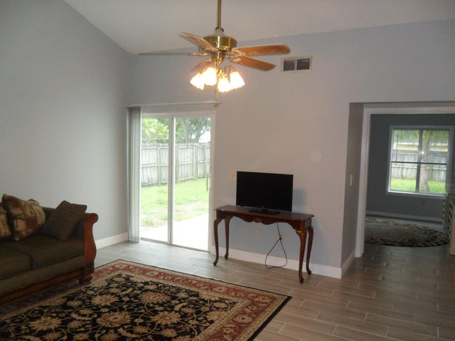 4 of 34 - 10672 Aquarius Lane, Royal Palm Beach, FL