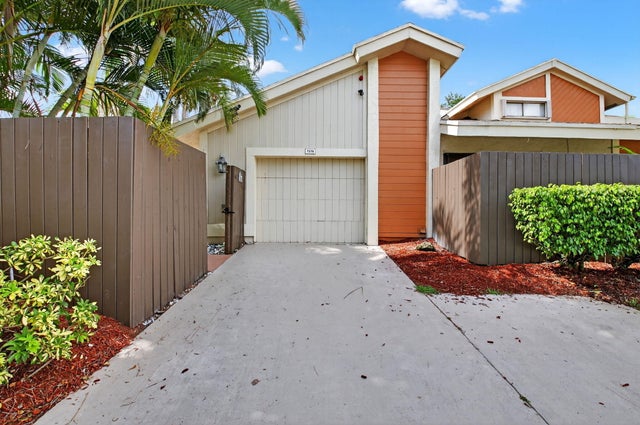 7576 E Sierra Terrace E, Boca Raton