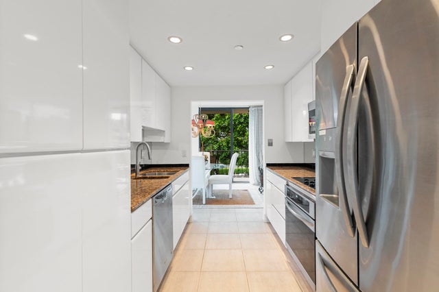 2 of 60 - 859 Jeffery St #401, Boca Raton, FL