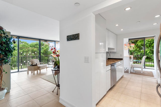 3 of 60 - 859 Jeffery St #401, Boca Raton, FL