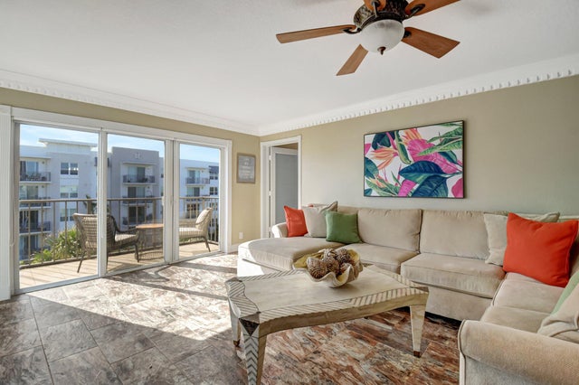 3 of 40 - 1206 S Lake Dr #504, Lantana, FL