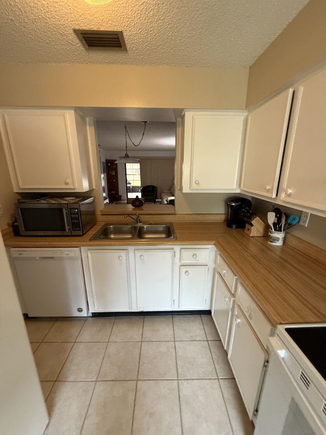 5 of 8 - 6006 Indrio Road #4, Fort Pierce, FL