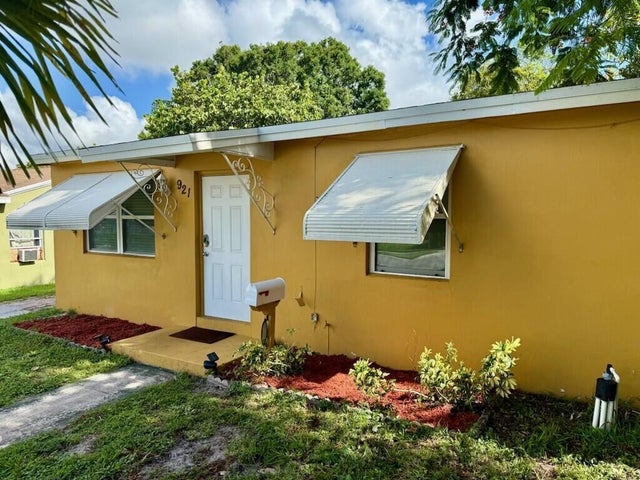 1 of 8 - 921 32nd Street, West Palm Beach, FL