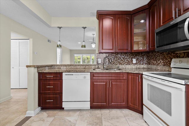 3 of 32 - 374 Bennington Lane, Lake Worth, FL