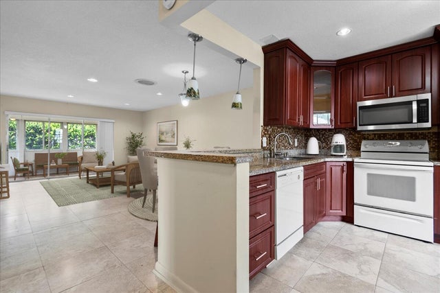 4 of 32 - 374 Bennington Lane, Lake Worth, FL
