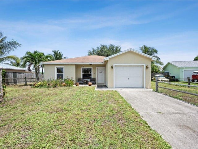 1 of 15 - 913 Se Forrest Park Drive, Stuart, FL
