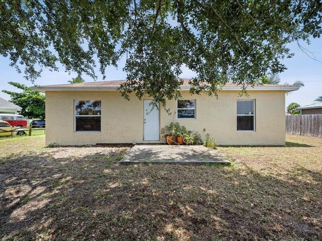 2 of 15 - 913 Se Forrest Park Drive, Stuart, FL