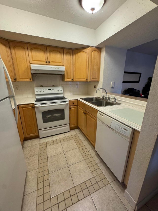 3 of 18 - 1500 Se Royal Green Circle #203, Port Saint Lucie, FL