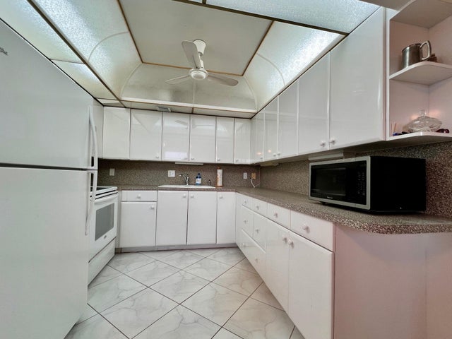 2 of 21 - 461 Wellington J, West Palm Beach, FL