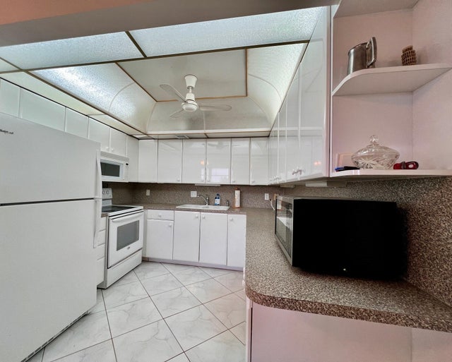 3 of 21 - 461 Wellington J, West Palm Beach, FL
