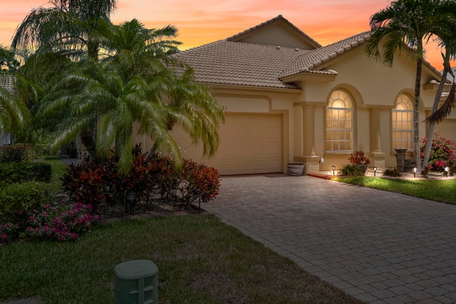 1 of 33 - 871 Nw Red Pine Way, Jensen Beach, FL