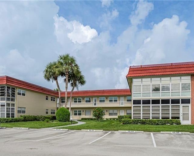 1 of 7 - 60 Woodlands Drive #104, Vero Beach, FL