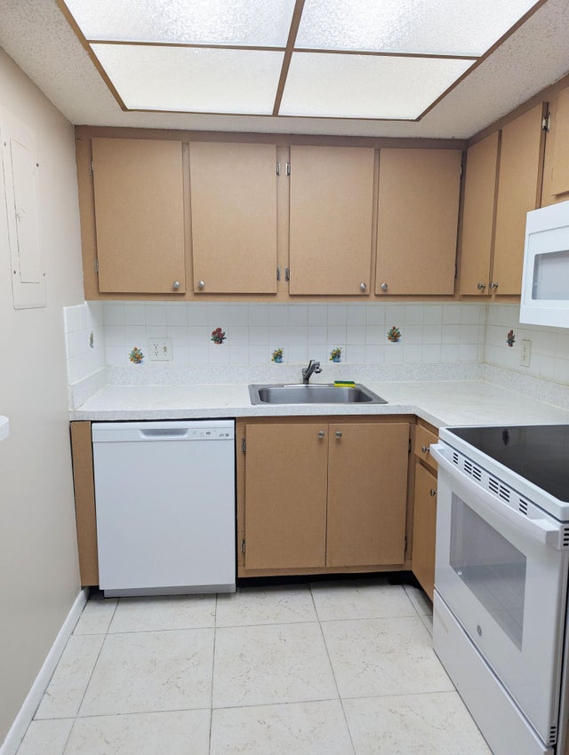 2 of 44 - 5550 Nw 44th Street #411b, Lauderhill, FL