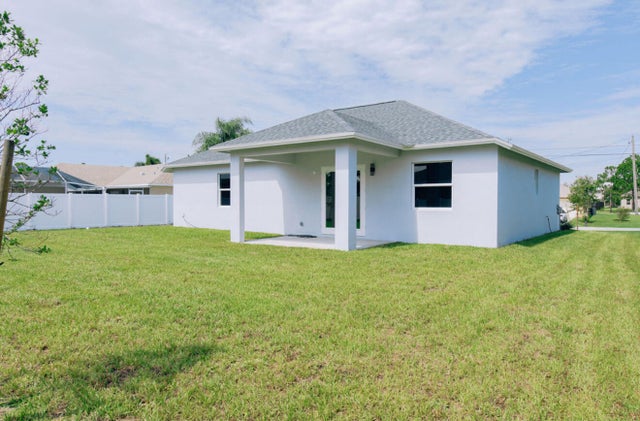3 of 17 - 5941 Nw Center Street, Port Saint Lucie, FL