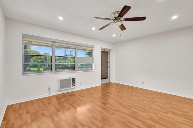 4 of 35 - 181 Canterbury H, West Palm Beach, FL