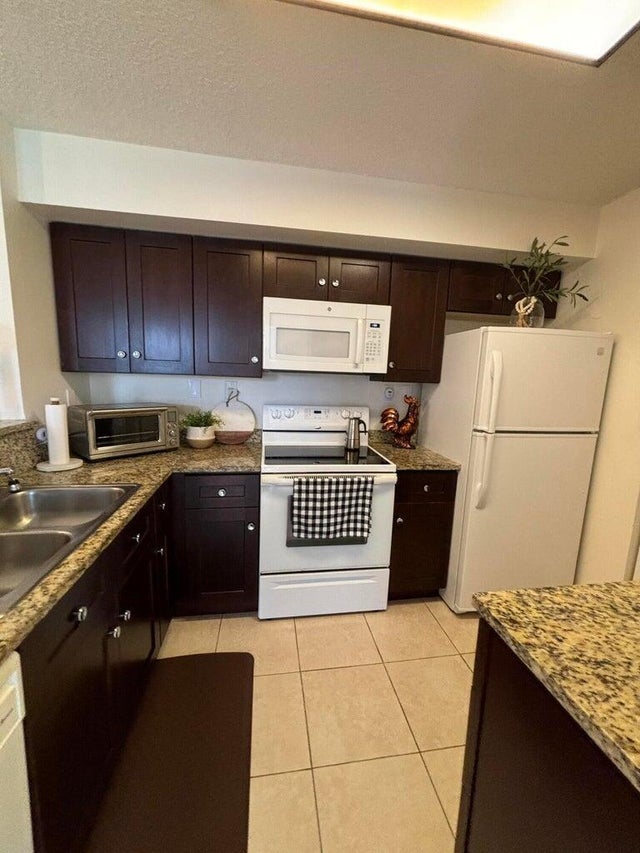 4 of 11 - 7824 Sonoma Springs Circle #204, Lake Worth, FL