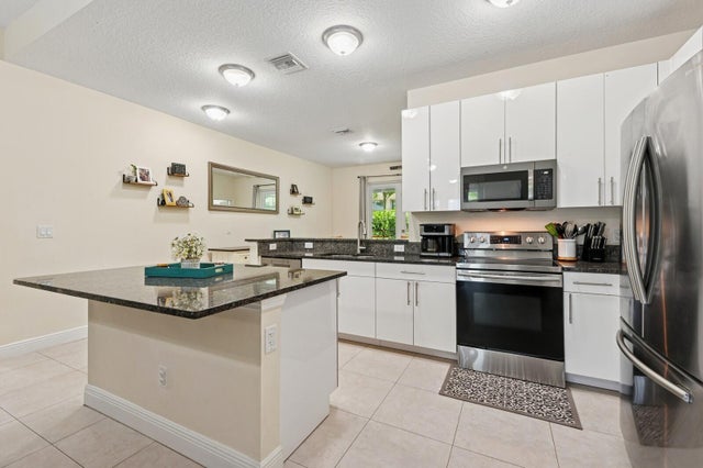 4 of 21 - 445 Lilac Court, West Palm Beach, FL