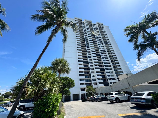 2 of 18 - 5600 N Flagler Drive #906, West Palm Beach, FL