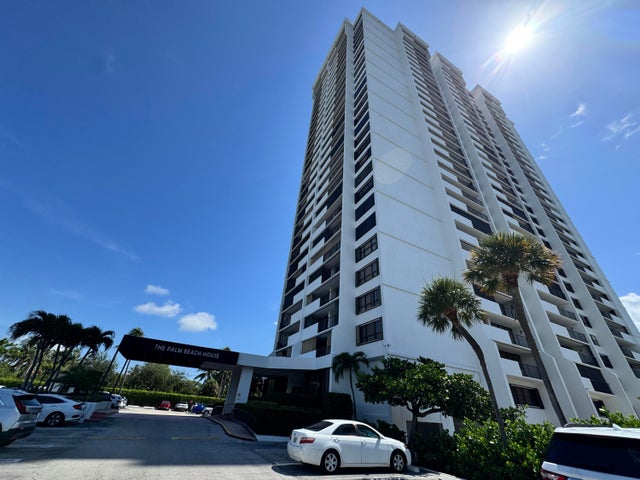 3 of 18 - 5600 N Flagler Drive #906, West Palm Beach, FL