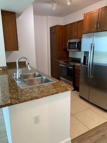 3 of 12 - 450 N Federal Highway #703, Boynton Beach, FL