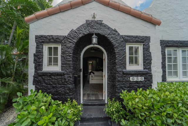 4 of 29 - 933 38th Street, West Palm Beach, FL