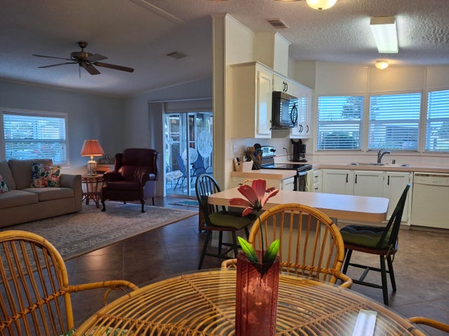 5 of 25 - 8528 Gallberry Circle, Port Saint Lucie, FL