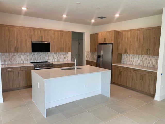 2 of 12 - 6880 Se Park Trace Drive, Stuart, FL