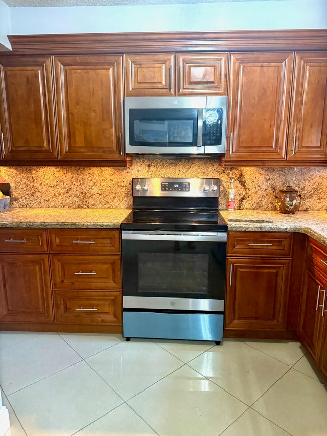 3 of 16 - 304 Shoreview Drive #4, Greenacres, FL