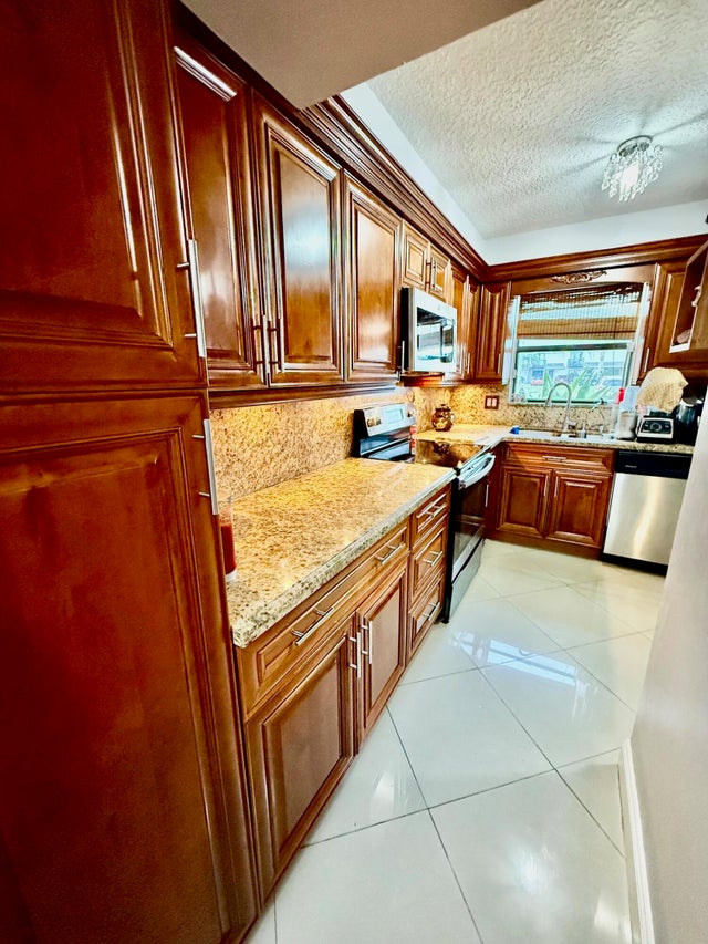 4 of 16 - 304 Shoreview Drive #4, Greenacres, FL