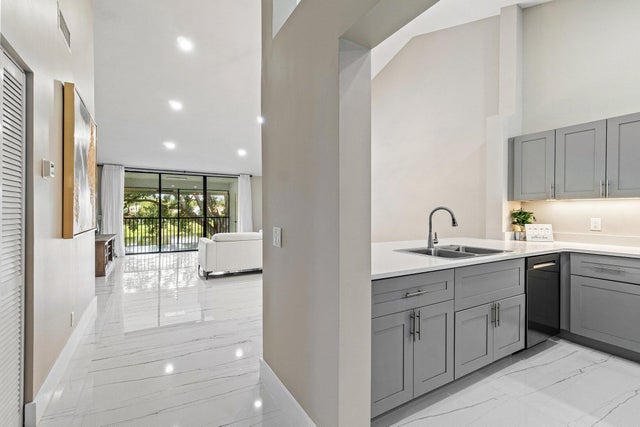 3 of 41 - 6944 Briarlake Circle #203, Palm Beach Gardens, FL