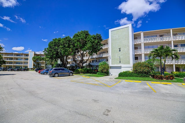 2 of 45 - 425 Southampton B #425, West Palm Beach, FL