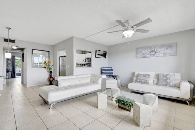 5 of 45 - 425 Southampton B #425, West Palm Beach, FL