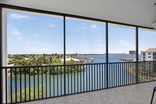 5 of 45 - 11370 Twelve Oaks Way #611, North Palm Beach, FL