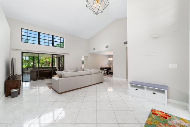 5 of 35 - 3136 Peachtree Circle, Davie, FL