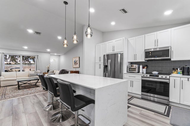 1 of 31 - 981 Wynndale Way, Lantana, FL
