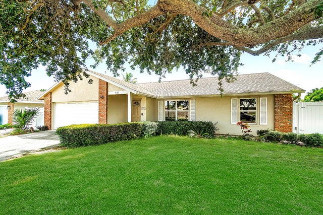 2 of 31 - 981 Wynndale Way, Lantana, FL