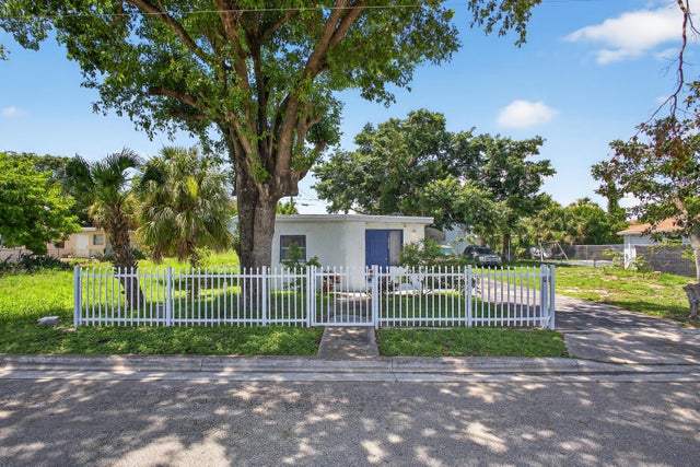 1 of 10 - 1181 W 32nd Street, Riviera Beach, FL