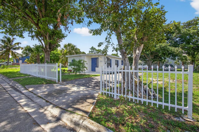 2 of 10 - 1181 W 32nd Street, Riviera Beach, FL