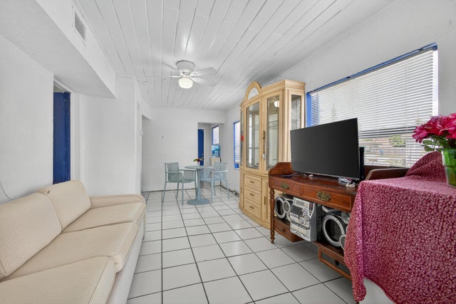 4 of 10 - 1181 W 32nd Street, Riviera Beach, FL